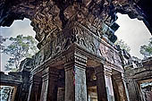 Banteay Kdei temple - corbelled vault.